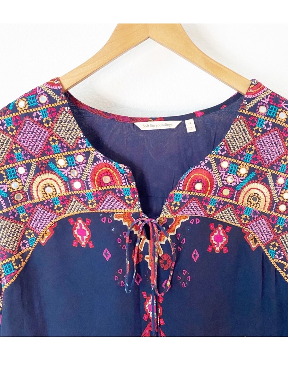 Soft Surroundings Navy Iskra Embroidered Tunic 1X - Picture 3 of 8